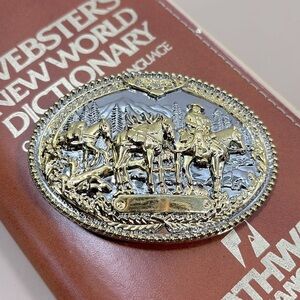 NWOT Gold and silver western / horse and cowboy scene belt buckle​​​​​​​​